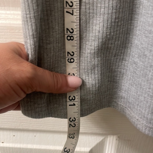 Ecote light gray shortsleeved v-neck poly blend ribbed ROMPER size large - Picture 10 of 10